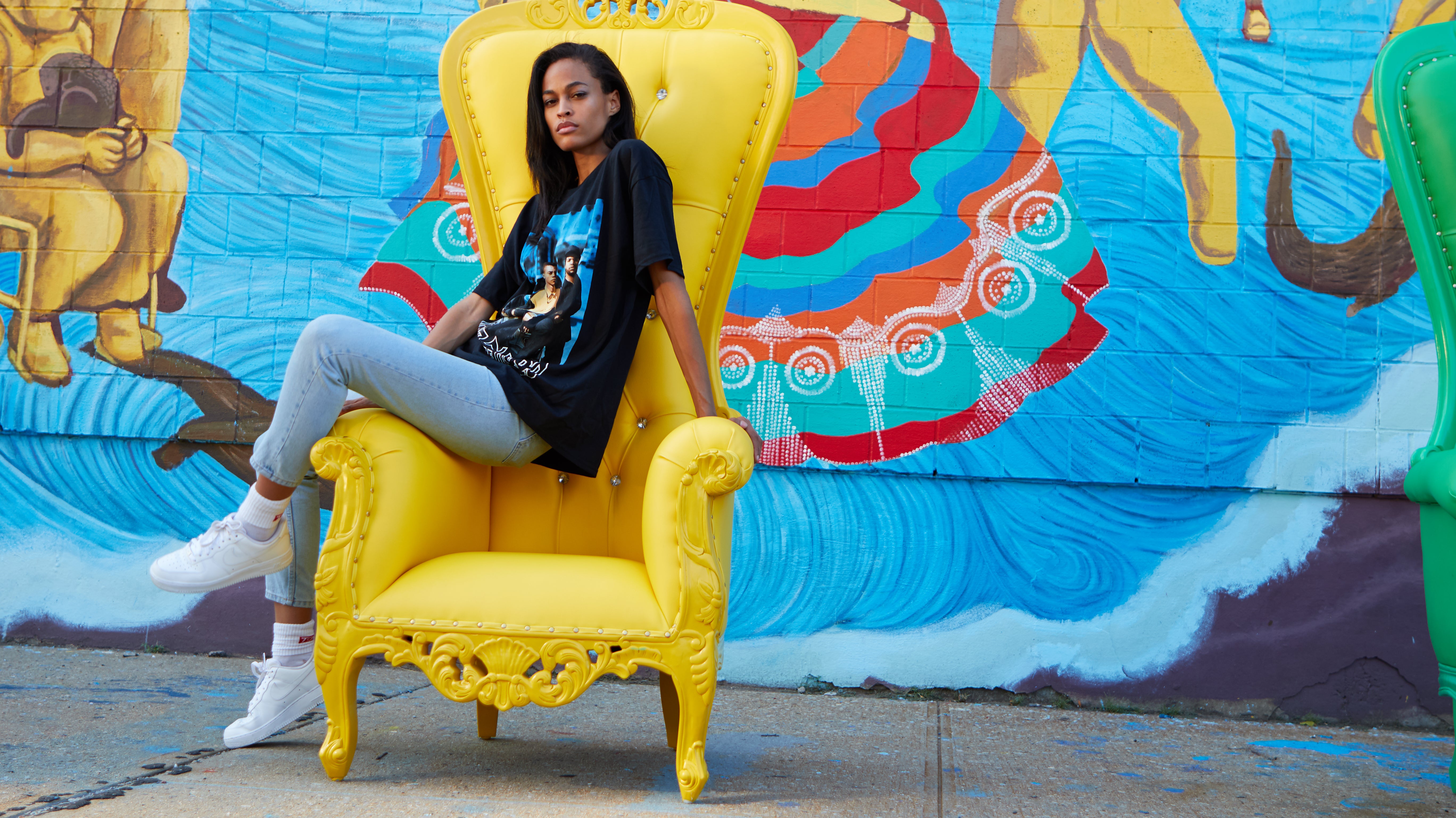 EXPRESS YOUR INNER SELF WITH OUR GORGEOUS THRONE CHAIRS !!!!!!!!