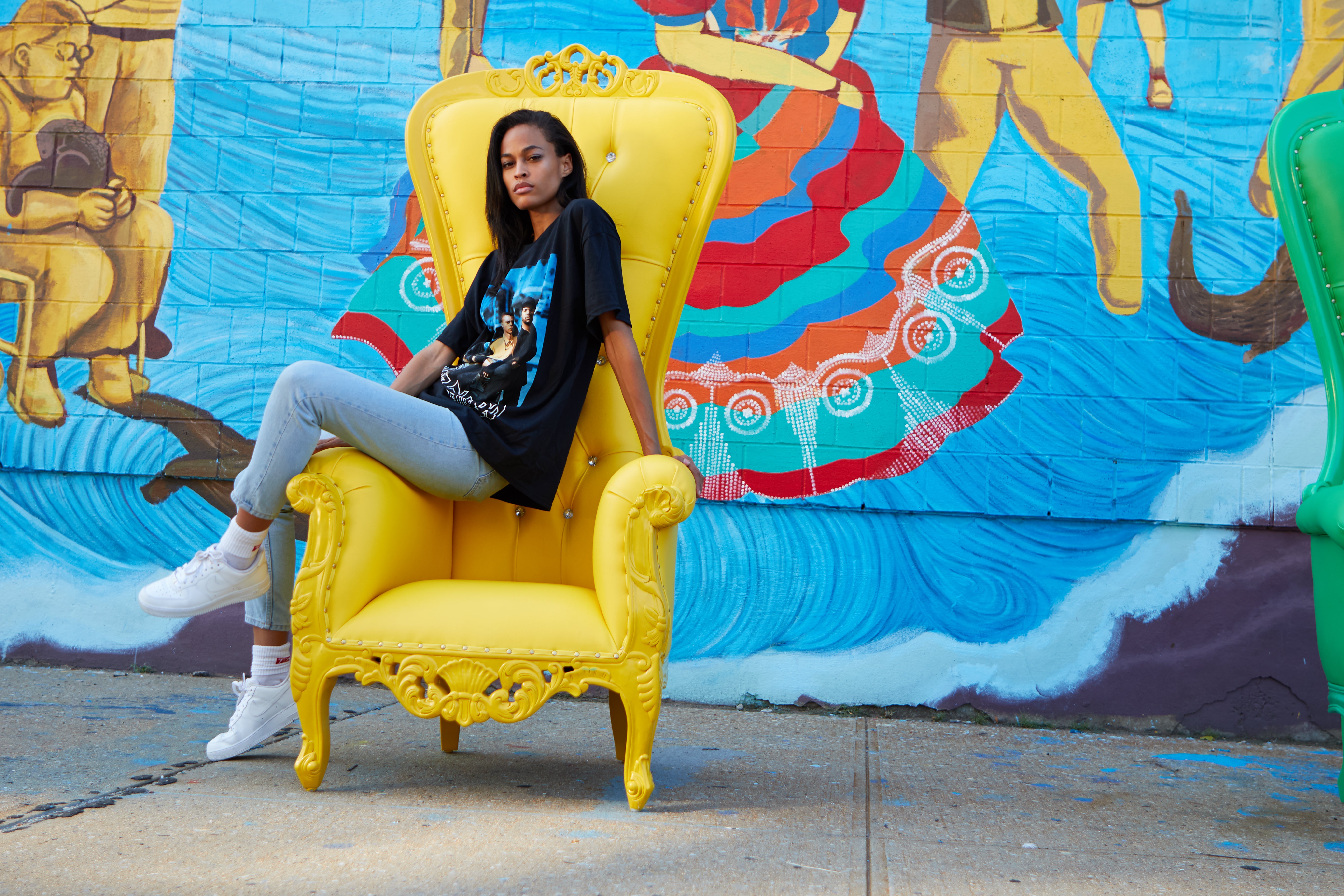 EXPRESS YOUR INNER SELF WITH OUR GORGEOUS THRONE CHAIRS !!!!!!!!