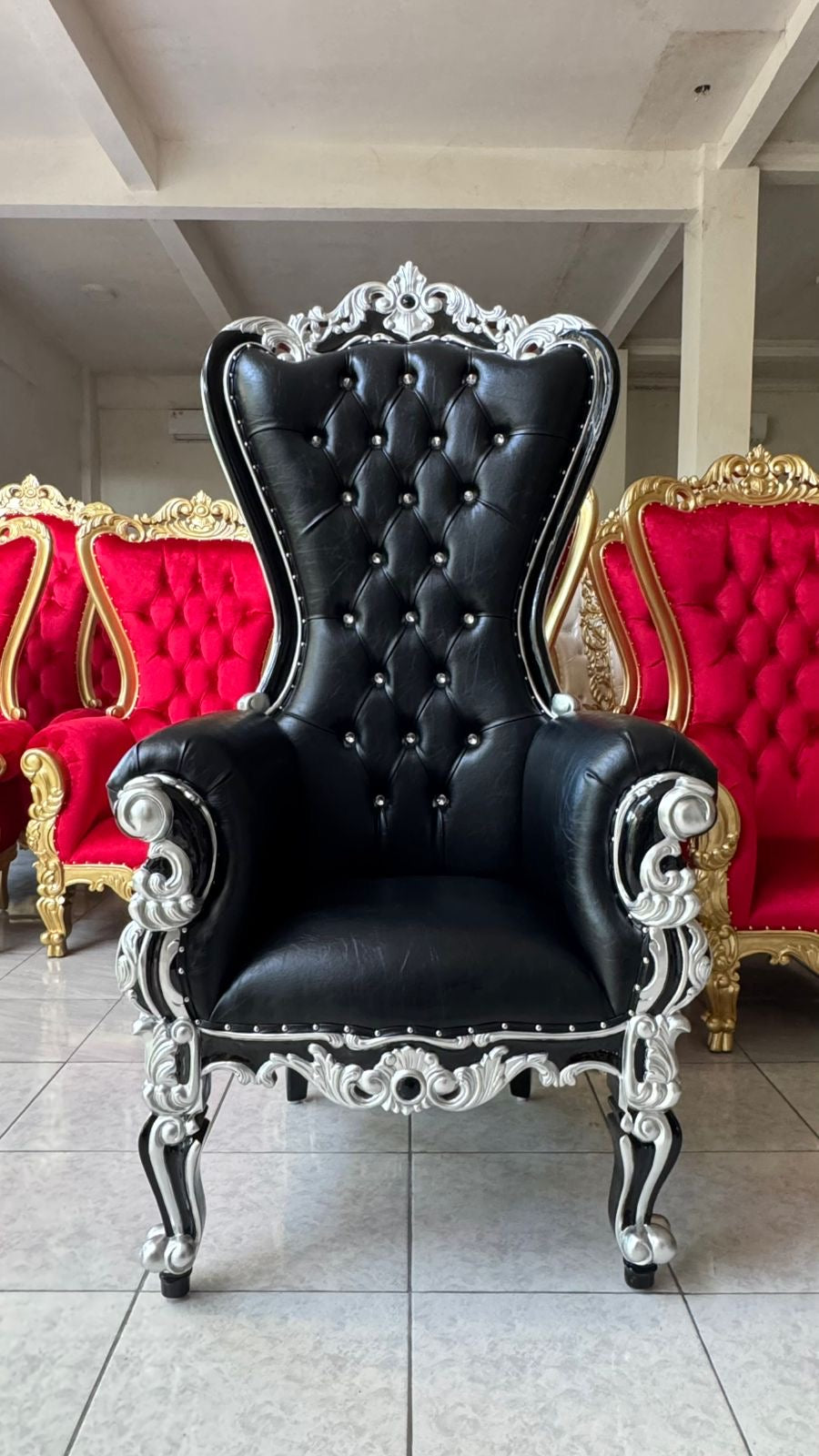 Chloe XL Legs Throne Chair